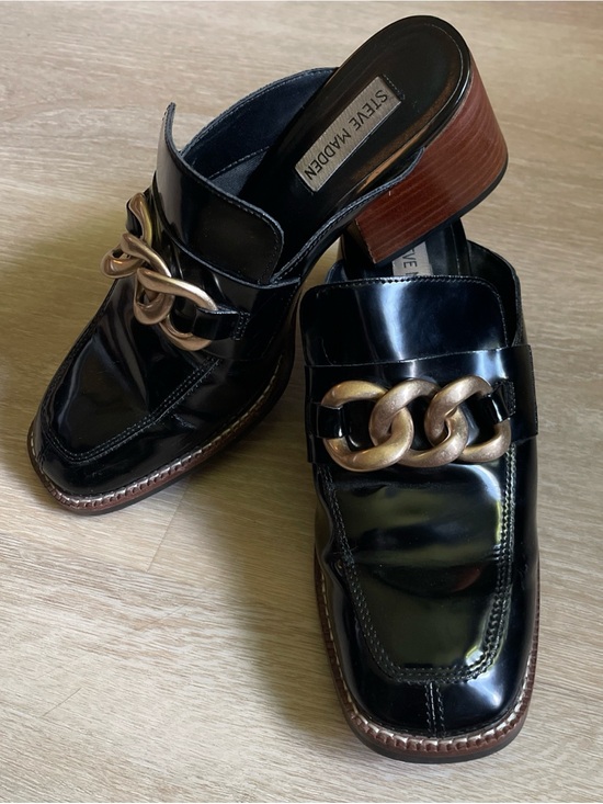 Steve Madden Shoes - STEVE MADDEN Lorie Black Gold Chain Accent Dress Mules